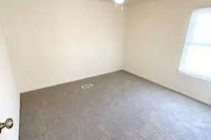 1661 Old Country Rd, Riverhead, NY 11901 - Photo 11