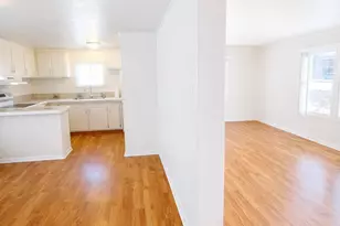 1661 Old Country Rd, Riverhead, NY 11901 - Photo 5