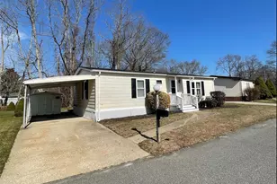 1661 Old Country Rd, Riverhead, NY 11901 - Photo 3