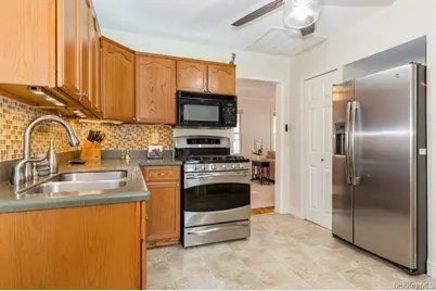 109 Roosevelt Avenue, Sayville, NY 11782 - Photo 7