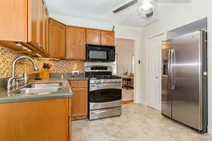 109 Roosevelt Ave, Sayville, NY 11782 - Photo 7