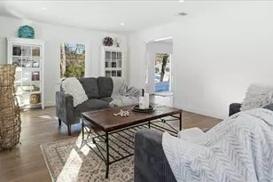 46 Sycamore Cir, Stony Brook, NY 11790 - Photo 5