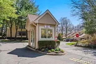 28 Willow Ridge Dr, Smithtown, NY 11787 - Photo 17