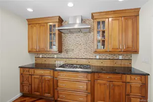 5 Metcale Ln, East Northport, NY 11731 - Photo 9