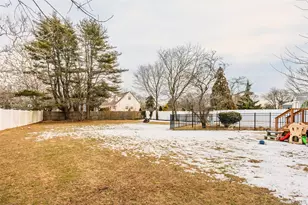 5 Metcale Ln, East Northport, NY 11731 - Photo 23