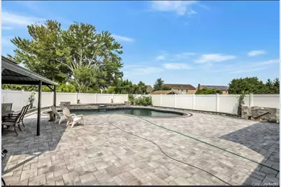 3012 Mandalay Beach Road, Wantagh, NY 11793 - Photo 25