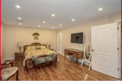 3012 Mandalay Beach Road, Wantagh, NY 11793 - Photo 13