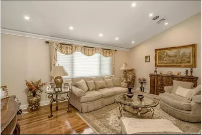 3012 Mandalay Beach Road, Wantagh, NY 11793 - Photo 11