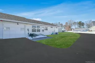 430 Falmouth Ct, Ridge, NY 11961 - Photo 5