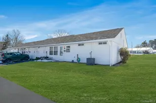 430 Falmouth Ct, Ridge, NY 11961 - Photo 7