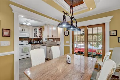 122 Laurel Drive, New Hyde Park, NY 11040 - Photo 7