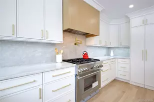 30 4th St, Manhasset, NY 11030 - Photo 7