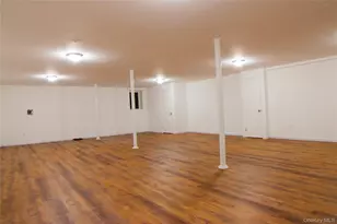 14 Bittersweet Ln, Levittown, NY 11756 - Photo 17