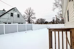 14 Bittersweet Ln, Levittown, NY 11756 - Photo 21