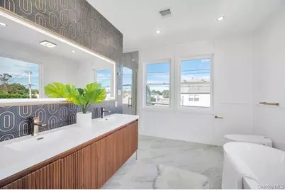 43 W Cabot Lane, Westbury, NY 11590 - Photo 31