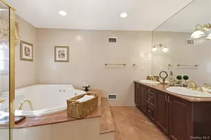 4 Peachtree Ln, Roslyn, NY 11576 - Photo 23