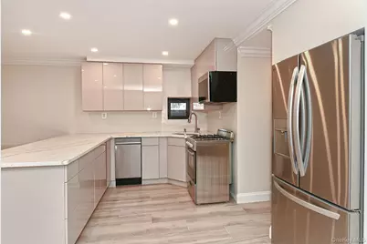 80 Lincoln Avenue #A6, Rockville Centre, NY 11750 - Photo 3