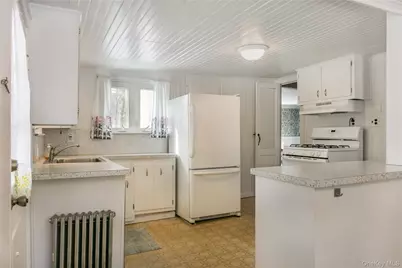 360 S Country Road, Brookhaven, NY 11719 - Photo 17