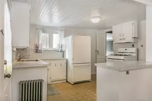 360 S Country Rd, Brookhaven, NY 11719 - Photo 17