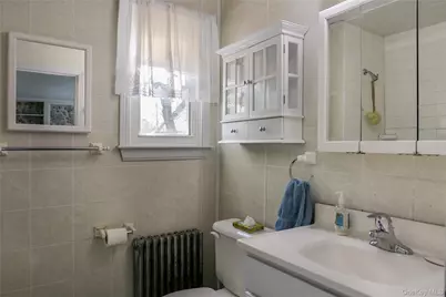 360 S Country Road, Brookhaven, NY 11719 - Photo 15