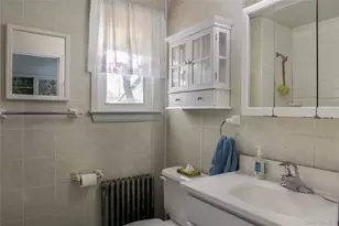 360 S Country Rd, Brookhaven, NY 11719 - Photo 15