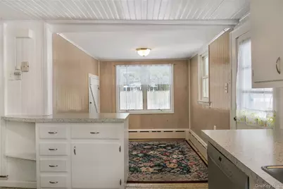 360 S Country Road, Brookhaven, NY 11719 - Photo 19