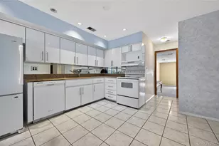 61 Estate Ct, Woodbury, NY 11797 - Photo 7