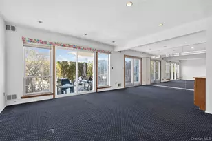 61 Estate Ct, Woodbury, NY 11797 - Photo 9