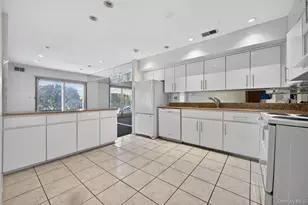 61 Estate Ct, Woodbury, NY 11797 - Photo 5