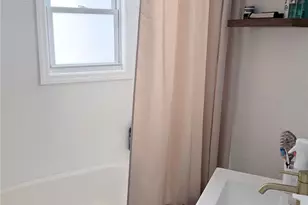 31 Ireland Pl, Amityville, NY 11701 - Photo 5