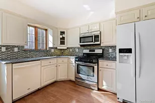 91 Drake St, Malverne, NY 11565 - Photo 13