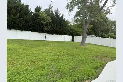 495 Hawkins Road, Selden, NY 11784 - Photo 21