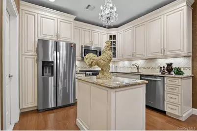 366 Roosevelt Way, Westbury, NY 11590 - Photo 11