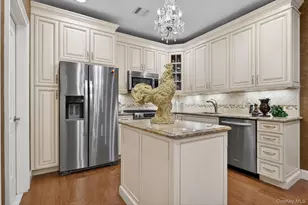 366 Roosevelt Way, Westbury, NY 11590 - Photo 11