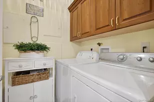 366 Roosevelt Way, Westbury, NY 11590 - Photo 15