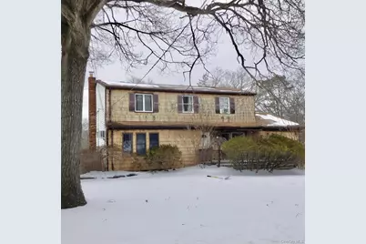 639 5th Street, Ronkonkoma, NY 11779 - Photo 1