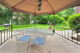 5 Bronze Ct, Huntington, NY 11743 - Photo 35