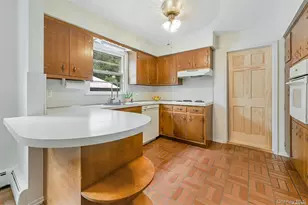 5 Bronze Ct, Huntington, NY 11743 - Photo 9