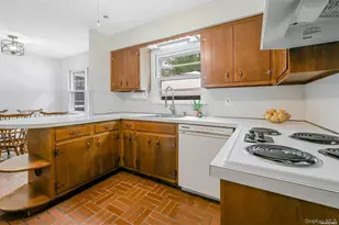 5 Bronze Ct, Huntington, NY 11743 - Photo 9