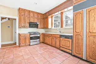 33-26 162nd St, Flushing, NY 11358 - Photo 15