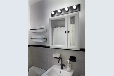 7019 261st Street #122E6, Glen Oaks, NY 11004 - Photo 11