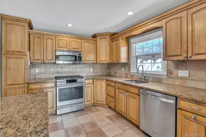 55 Hillside Avenue, Huntington, NY 11743 - Photo 5