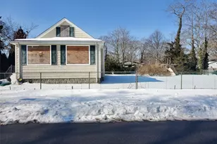 30 Franklin Ave, Mastic, NY 11950 - Photo 3