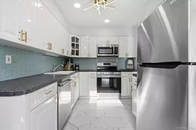 201 Poplar Court #201, Wantagh, NY 11793 - Photo 5