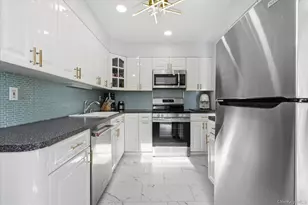 201 Poplar Ct, Wantagh, NY 11793 - Photo 5