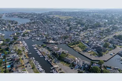 2436 Hempstead Lane, Wantagh, NY 11793 - Photo 43