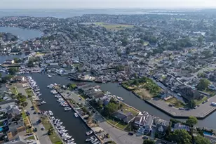 2436 Hempstead Ln, Wantagh, NY 11793 - Photo 43