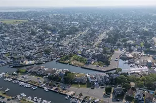 2436 Hempstead Ln, Wantagh, NY 11793 - Photo 43