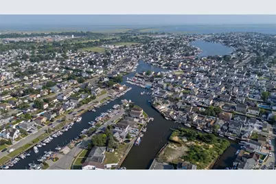 2436 Hempstead Lane, Wantagh, NY 11793 - Photo 39