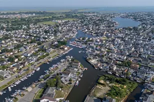 2436 Hempstead Ln, Wantagh, NY 11793 - Photo 39